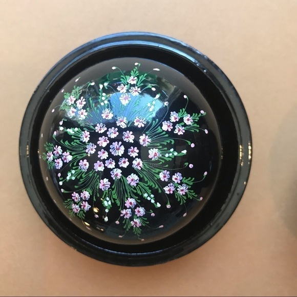 Vintage Black lacquer Nesting Boxes, Hand Painted, Set of Three - Picture 10 of 12